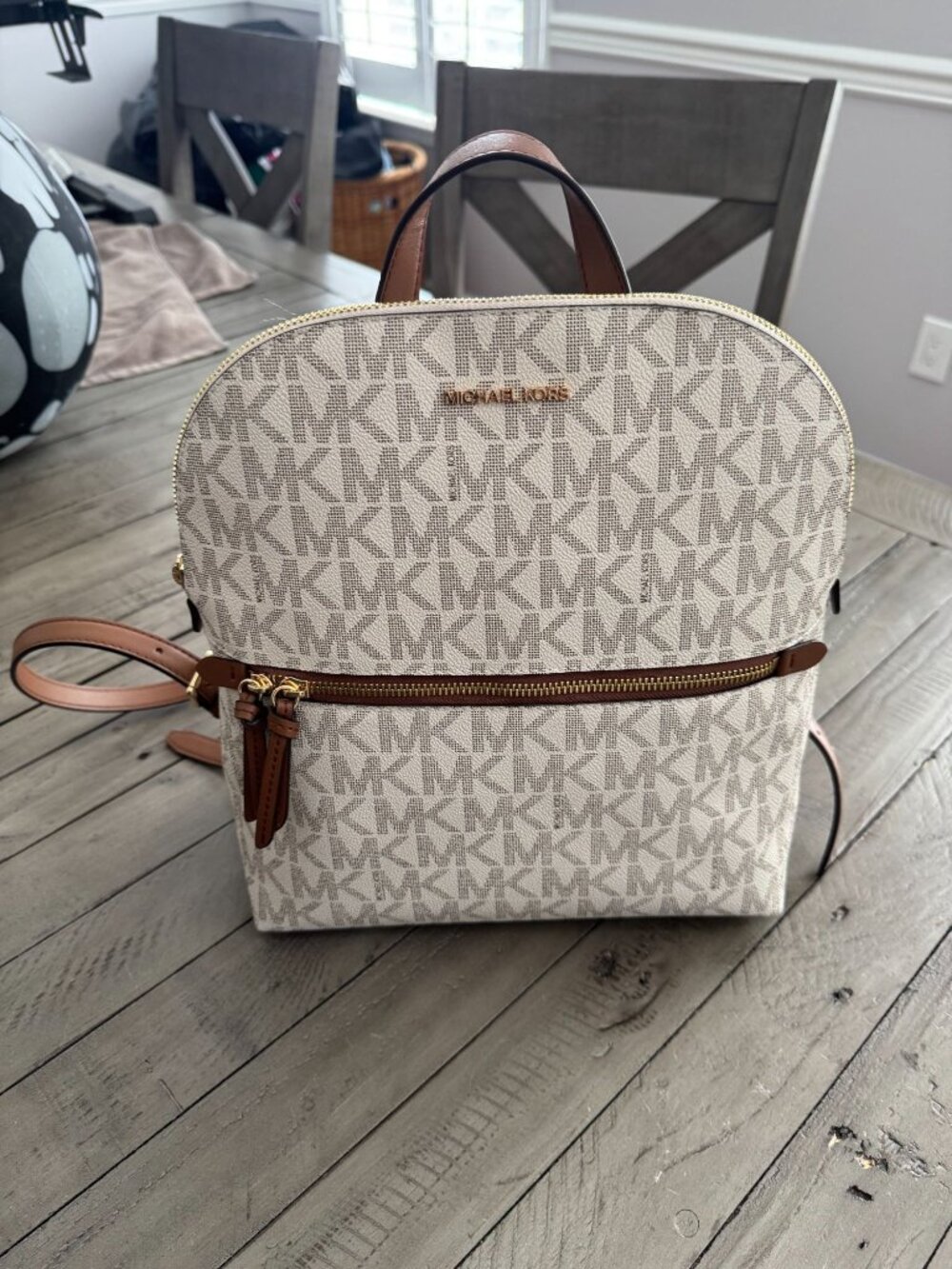 Michael Kors Dallas Medium Signature Logo Backpack in Vanilla / Luggage NWOT - Picture 4 of 11